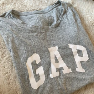 T-shirt från GAP 🤍 - T-shirt från GAP i storlek S.