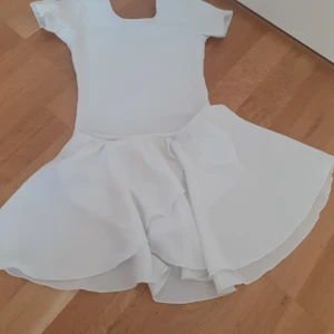 134cm  - Sälja balett kläder 134 cm 