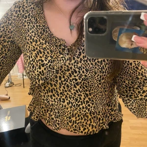 Leopard topp - Nästan helt ny topp med leopard design strl S🌈🌸