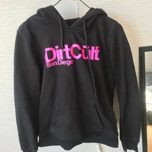 Fin dirlt cült tröja i storlek m - Hel och fin sparsamt använd 