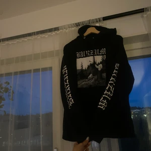 Burzum hoodie - Nypris: ca 500kr, sparsamt använd. Köpt via fruugo för 1,5 år sedan. Kan ev. gå ner i pris! 🤍 