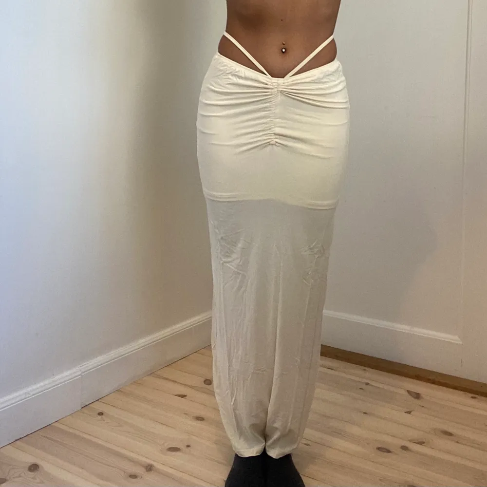 Double layered, white, creme, maxi skirt, new, sexy. Kjolar.