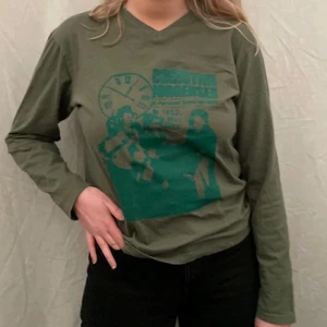 Grön tröja med Grönt screenprint tryck - Christine Jörgenssen tryck