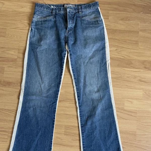 Baggy jeans - jätte feta byxor med jeans i fram och manchester i bak helt drippade. storlek w32 l32