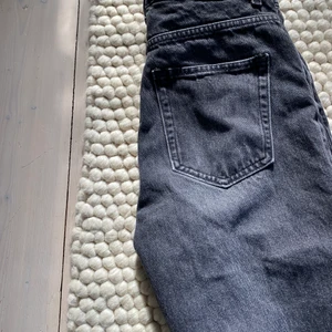 Jeans från Weekday  - Säljer dessa jeans från Weekday i modellen Voyage!😍