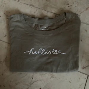 Hollister T-shirt, strl s - Grön hollister T-shirt, bra skick