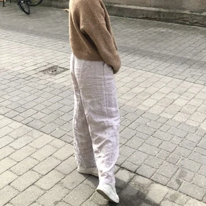 Linnebyxor  - Säljer ett par beiga linne byxor i storlek 34 från Ginatricot☺️ (Finns inte kvar på hemsidan) köparen står för frakten 