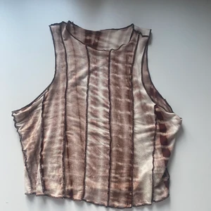 Topp - Cool topp i bra skick. Storlek XS/S. Köparen står för frakten📦🚚