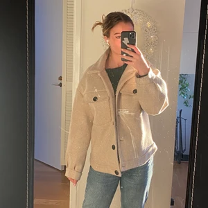 Jacka - Snygg jacka från NAKD som är perfekt nu till våren! Frakt betalas av köparen.