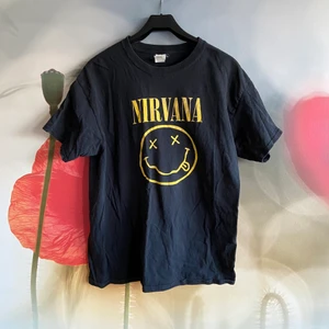 Oversized Nirvana Tee Size L - Oversized sturdy T-shirt with Nirvana print