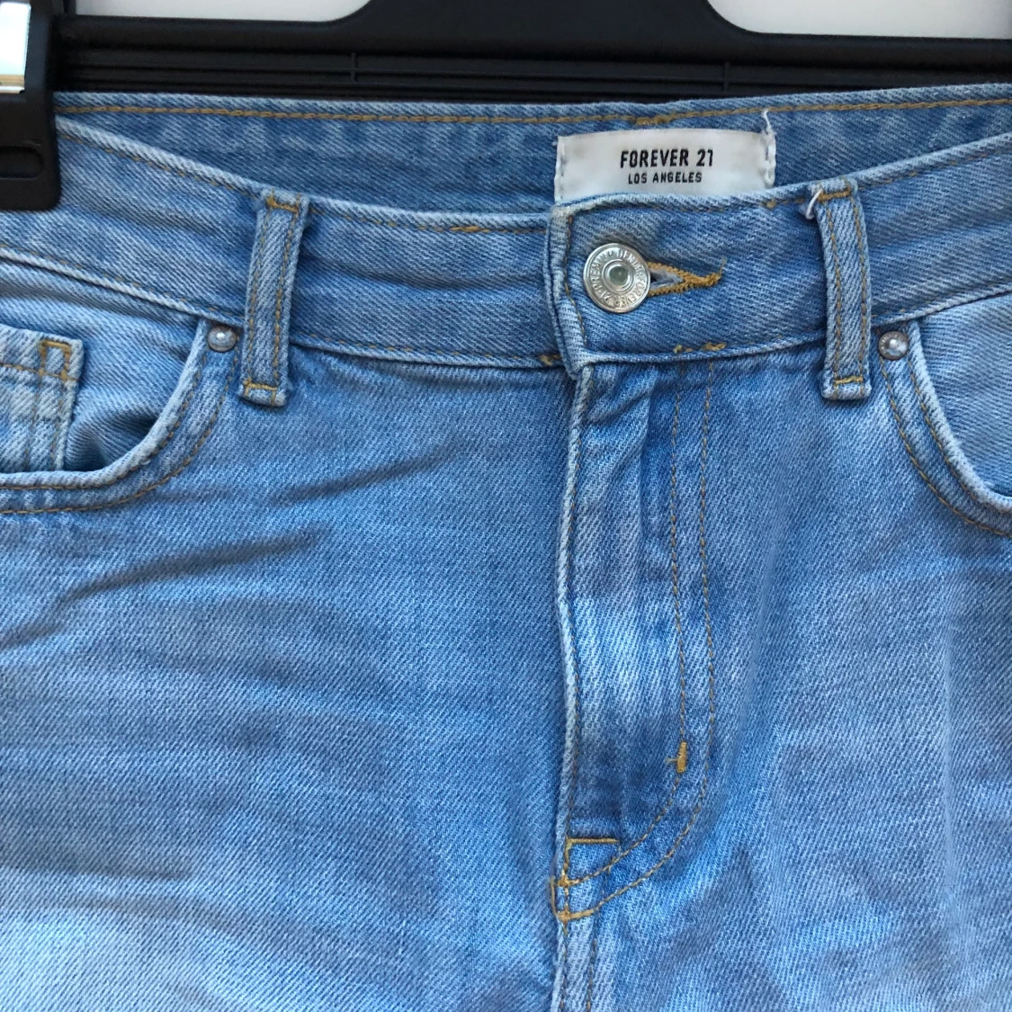 Blå distressed jeans i storlek 40 - 90