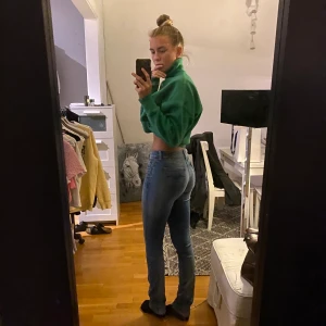 Replay jeans! - skit snygga och mycket bekväma replayjeans, stretchiga!! Köpte för något år sedan men kom aldrig till användning tyvärr. ❤️ modellen heter vicki 