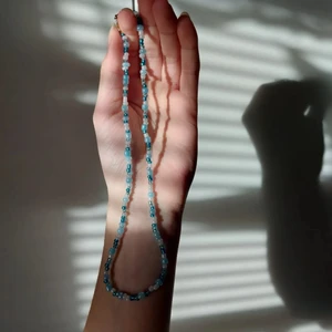 Blue Begonia Necklace - Blue Begonia Necklace!🌊🌺 ~ 55kr/st inkl frakt~  I lager! ✅  Sjukt fint halsband med blå seedbeads och guld detaljer!🤩 Perfekt om du vill ha lite färg💓 