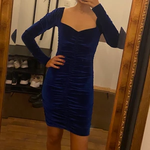 Blå sammetsklänning  - 🤎 Storlek S, 140kr innan frakt 🤎