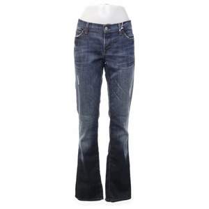 Säljer mina superfina Citizens Of Humaity jeans som är köpta på sellpy (sellpys bilder)✨ Supernsnygga oversized jeans!! Skriv privat för fler bilder🤎 Köparen står för frakt!