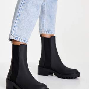 Säljer pga fel storlek. Jättesnygga och supersköna boots som passar perfekt till alla möjliga outfits.