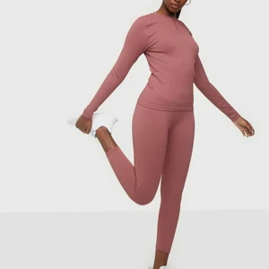 AIMN SET!! - Hej! Både tröja & leggings för 500kr, båda i storlek S