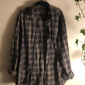 flanell  - cool flanellskjorta köpt på secondhand, väldigt grunge 