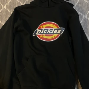 Dickies hoodie  - Dickies hoodie, jätte fint skick på trycket och på tröjan.  