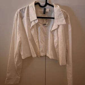 Oanvänd kort skjorta - Oanvänd skjorta från Hm, lapp finns kvar