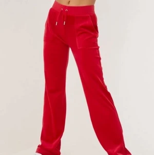 Juicy couture ❤️ - Säljer mina röda juicy coutures byxor som endast använda max 5 gånger då dem tyvär e för stora för mig <3 (köptes för 1099) 