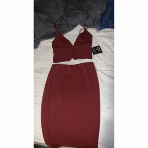 Jätte fint set i färgen vinröd - Helt oanvänd 