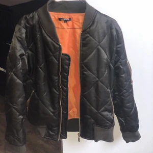 Bomberjacka  - Grön bomberjacka i storlek S