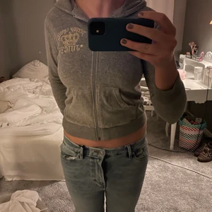 Juicy Couture tröja - Fin gammal modell på juicy couture tröja, nästan samma grå som grey marl!