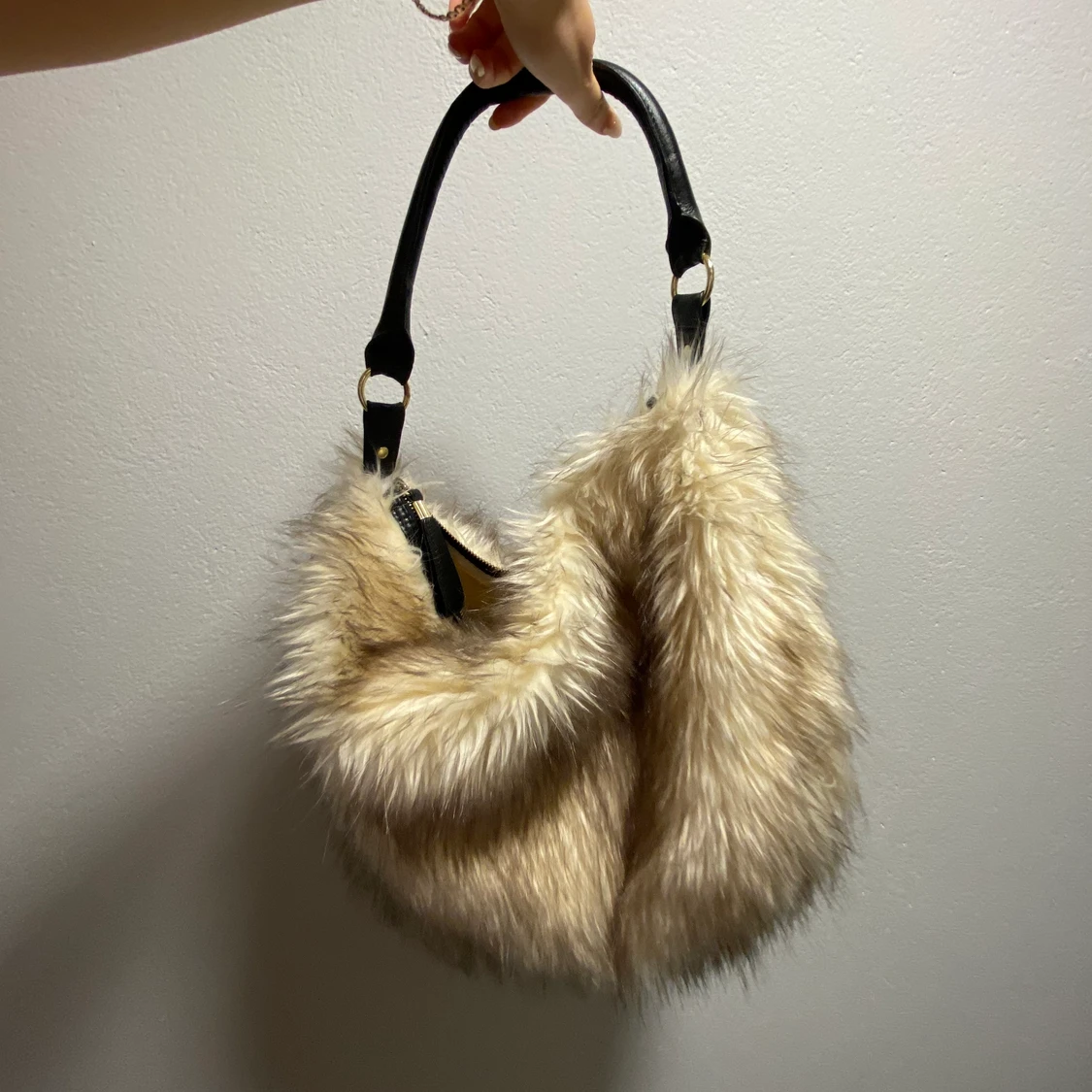 Handväska i fakepäls - 90
