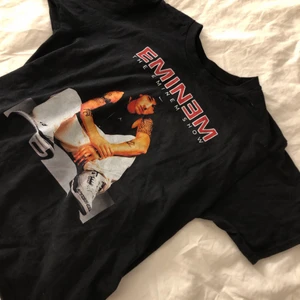 Eminem tshirt  - Säljer min eminem tshirt, strl S, 200kr, nyskick!