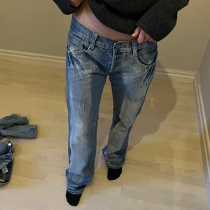 Lowrise jeans  - Intressekoll på mina skitsnygga Lowrise jeans som är köpta secondhand!