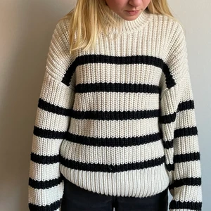 Stickad tröja från h&m - Använd fåtal gånger. 