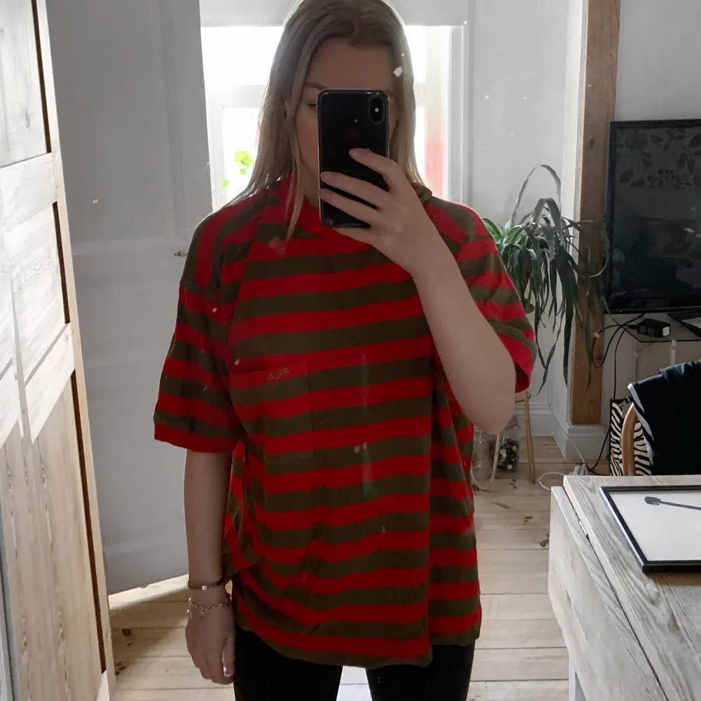 Oversized ascool randig tröja från fila, köpt på humana💗✨ säljer då den används så sällan😢 fraktpris kan diskuteras🥰. T-shirts.