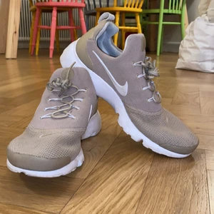 Nike presto - Säljer billigt 300kr knappt använda då dem är för stora för mig