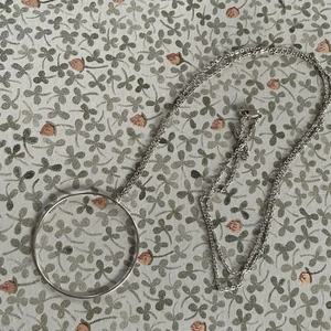 Halsband med ring - Jättefint halsband med ring i silver. 