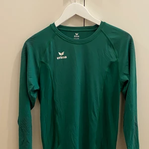 Funktionströja från Erima, Strl. M - Grön, långärmad funktionströja från Erima, Strl. M. Fint skick