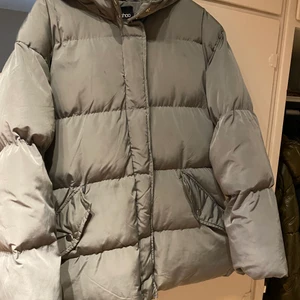 Jacka från boohoo - Grön jacka från boohoo, storlek 36