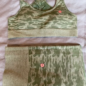 Träningskläder - Använd endast enstaka gång. Pris kan diskuteras!! Stl m men sitter som xs-s. Crunch bak