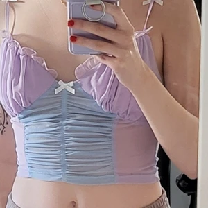 Sött linne/bustier ♡ - Köpte denna bustier från sellpy men det har tyvärr aldrig kommit till användning :( därför säljer jag den, så att det kommer till användning! Är I storlek 36, passar mig som XS/S perfekt!