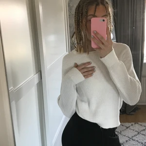 Stickad tröja - Säljer denna fina stickade tröjan då den ej kommer till användning! Fint skick! 