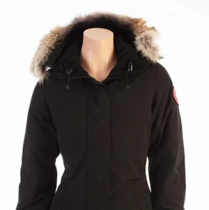 Victoria parka dam  - Köpte den förra året, använt den några gånger där jag känner att det inte går och använda den längre. Så vill sälja den  storlek xs men funkar på S också