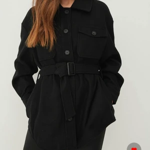 Kortare kappa från nakd - Säljer då den inte kommer till användning. I nyskick och knappt använd. Ordinariepris: 899kr 