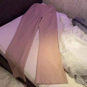 Skit  snygga kostymbyxor  - Säljer mina snygga kostymbyxor för de e lite stora för mig annars hade behållt alla dagar i veckan 