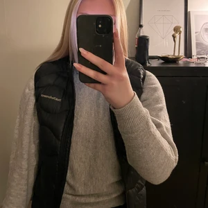 Peak performance  - Säljer nu denna väst, då jag köpt en ny och inte får användning av den längre💗 (köparen står för frakten)