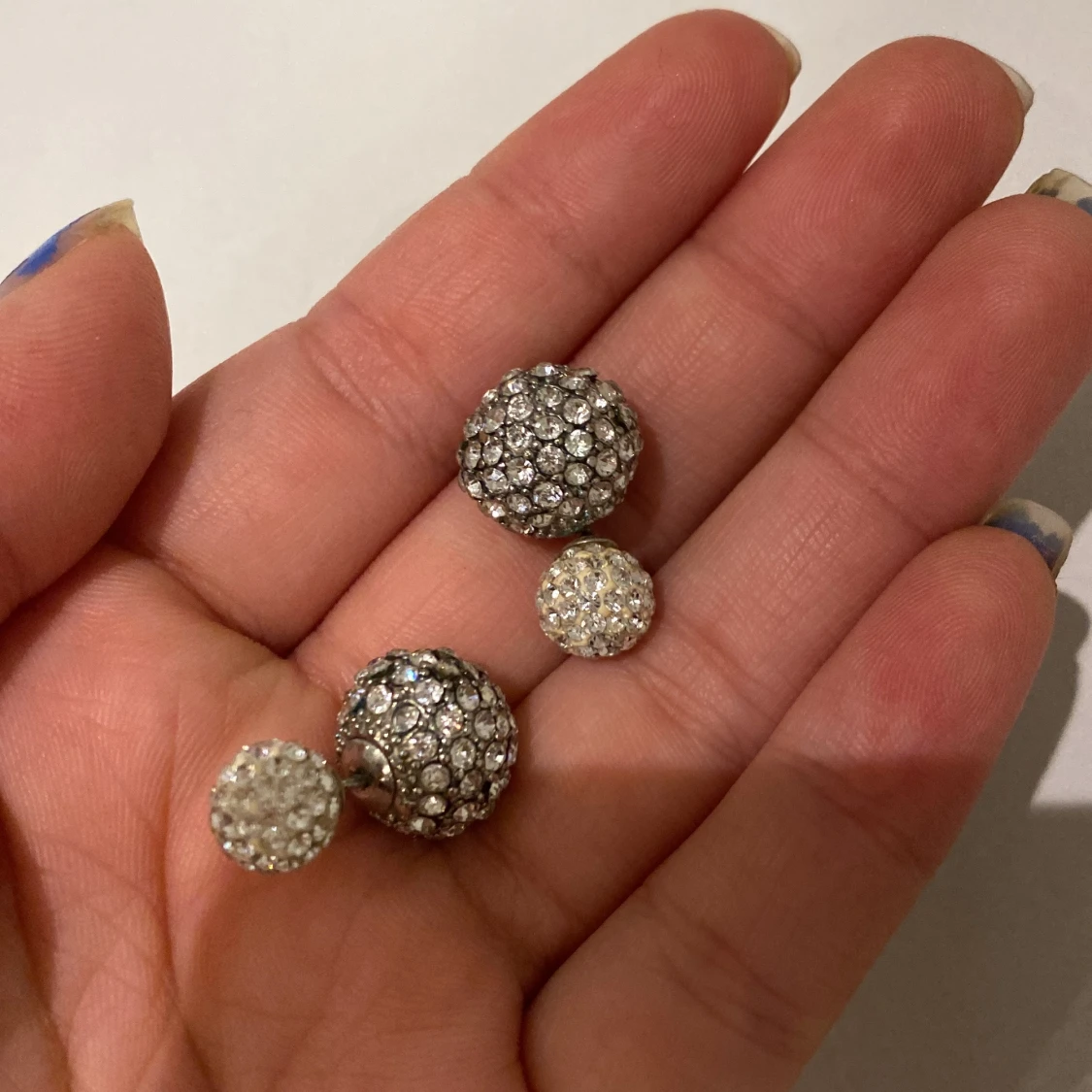 Jätte fina glittriga örhängen  - 91