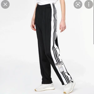 Adidas byxor - Oanvända byxor från adidas, ganska stora i storleken enligt mig 😋  köpare står för frakt❣️