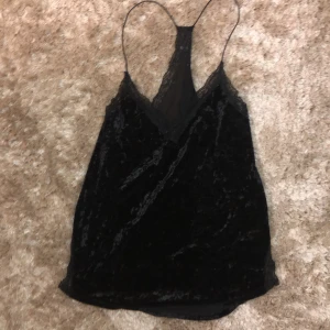 Satin topp  - En fin satin topp från Gina, storlek xs