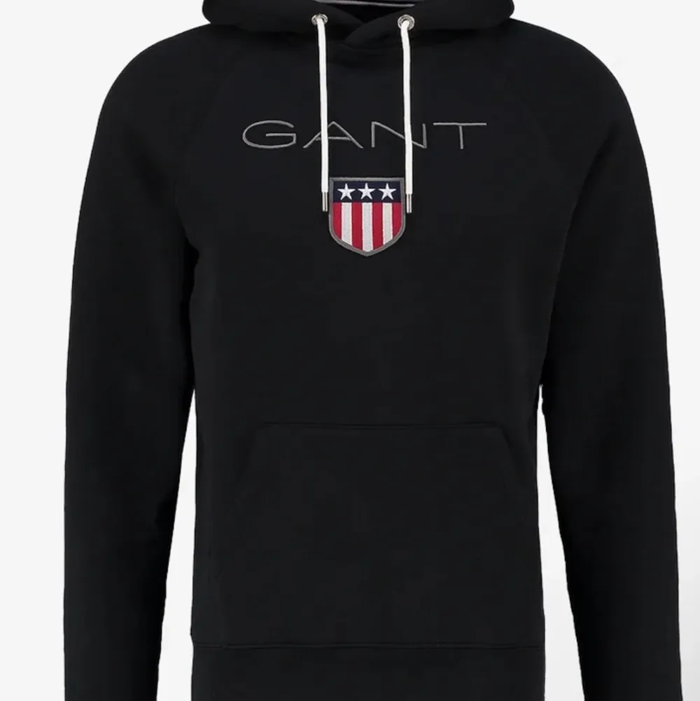 Säljer min Gant hoodie, då jag inte använder den längre den är i perfekt skick och är precis som ny. Vid intresse skickar jag gärna direkt bilder på den.. Tröjor & Koftor.