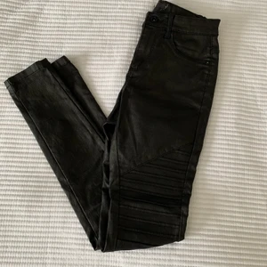 Skinnbyxor - Skinnbyxor från veromoda, används sparsamt!