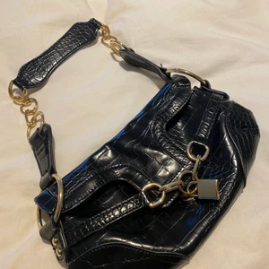 90-talsstil axelväska - Svart 90-talsväska från ASOS, ser helt ny ut 🖤